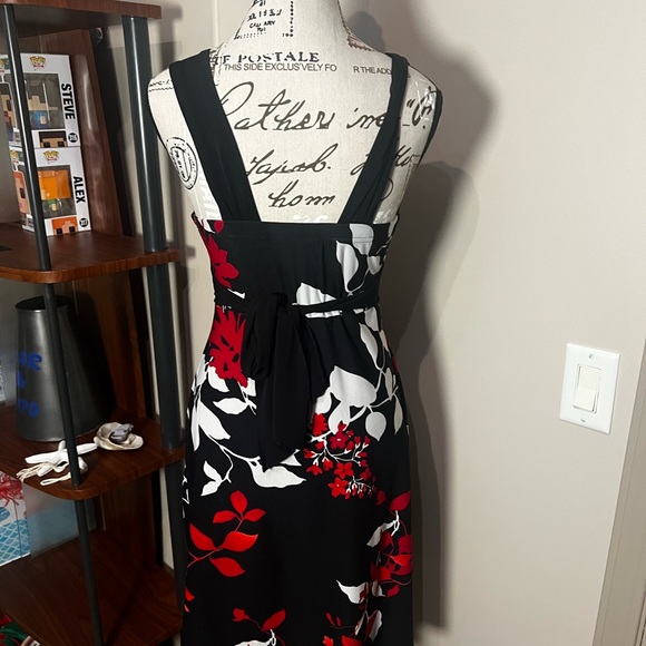Reitmans Black Red White Floral Wrap Dress - Picture 3 of 5